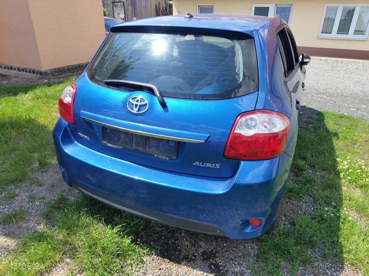 Rozpredam toyota auris 2010 1.33