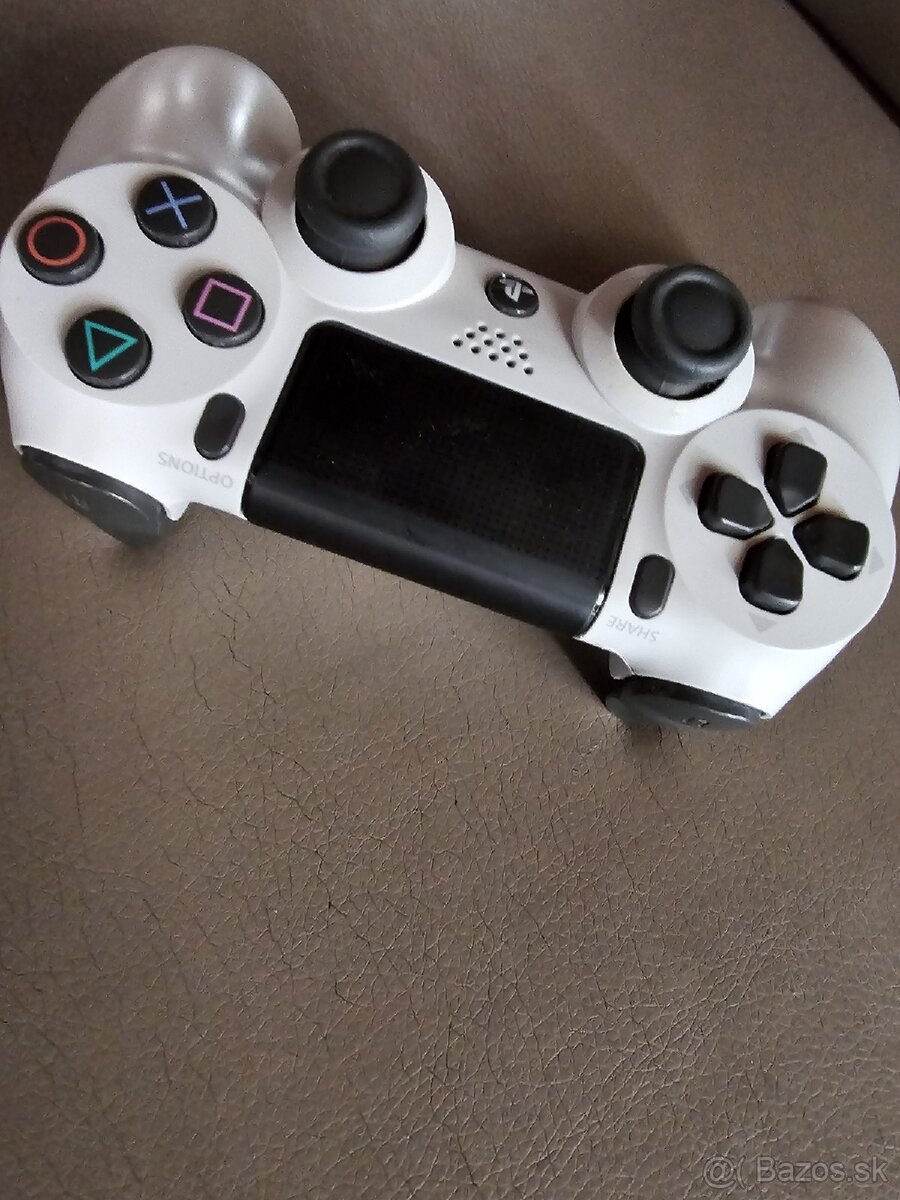 PS4 ovládač