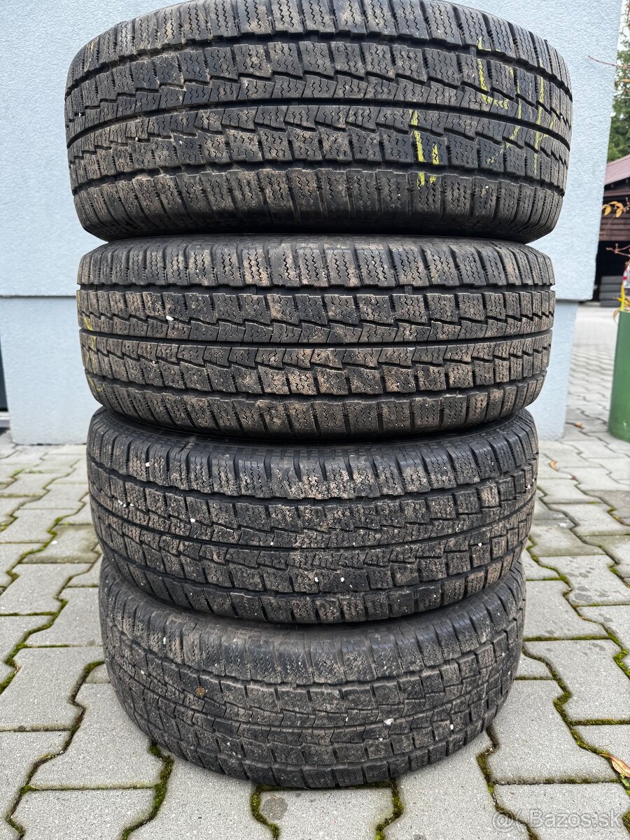 Hankook winter rw06 215/60 r16c