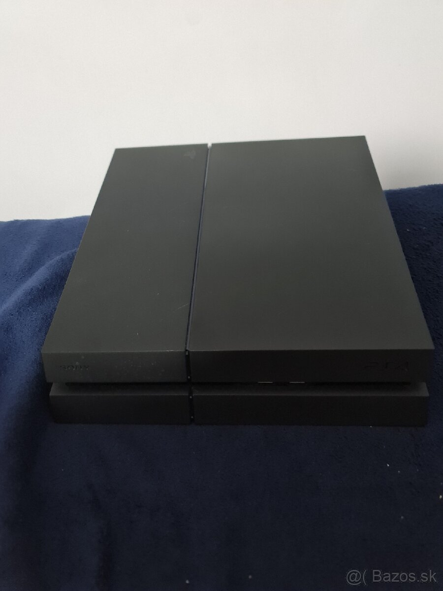 Predám PS4 1TB + hry a príslušenstvo