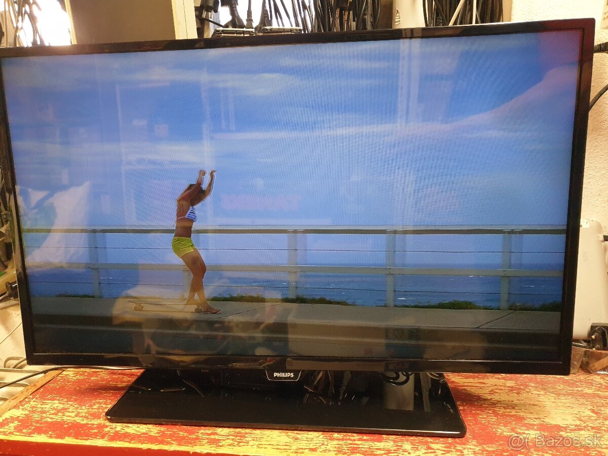 32"  SMART  LED  TV  s  VADOU