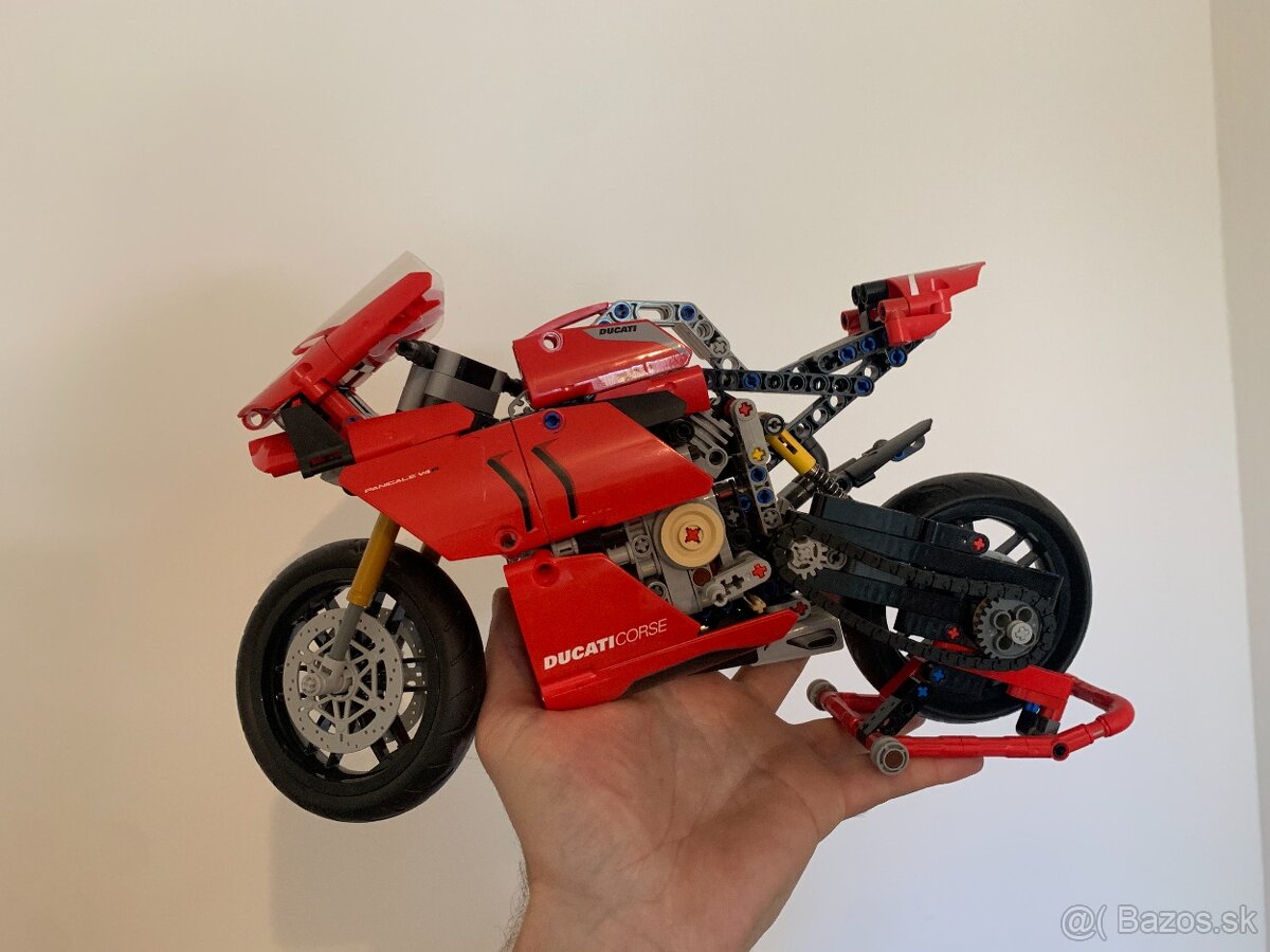 ZNIZENA CENA  Lego Technic Ducati Panigale V4