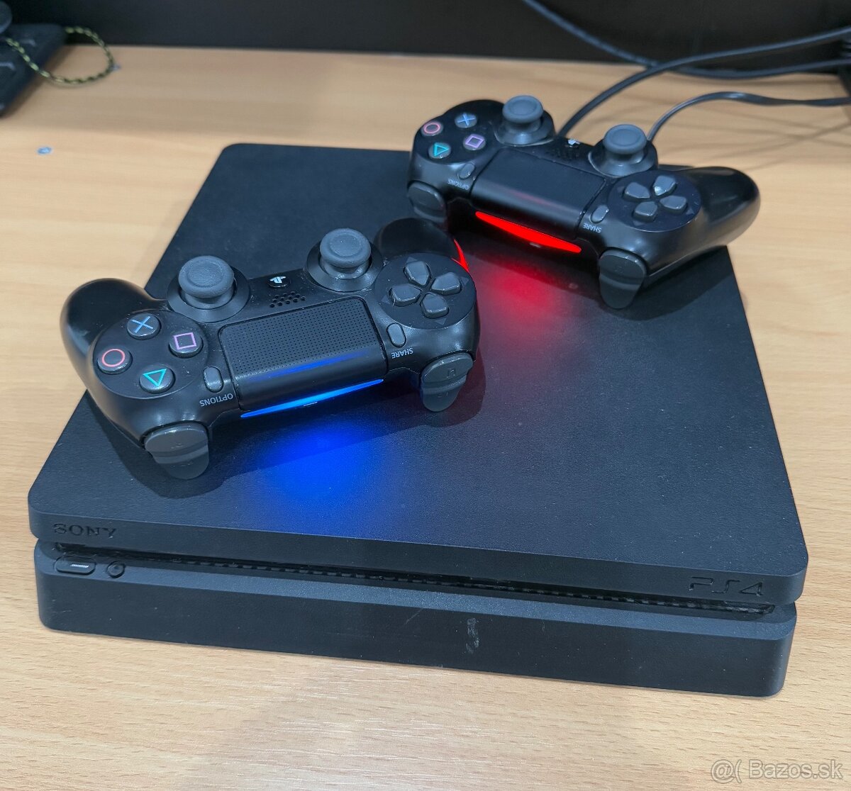 PS4 slim 1TB // 2x ovládač