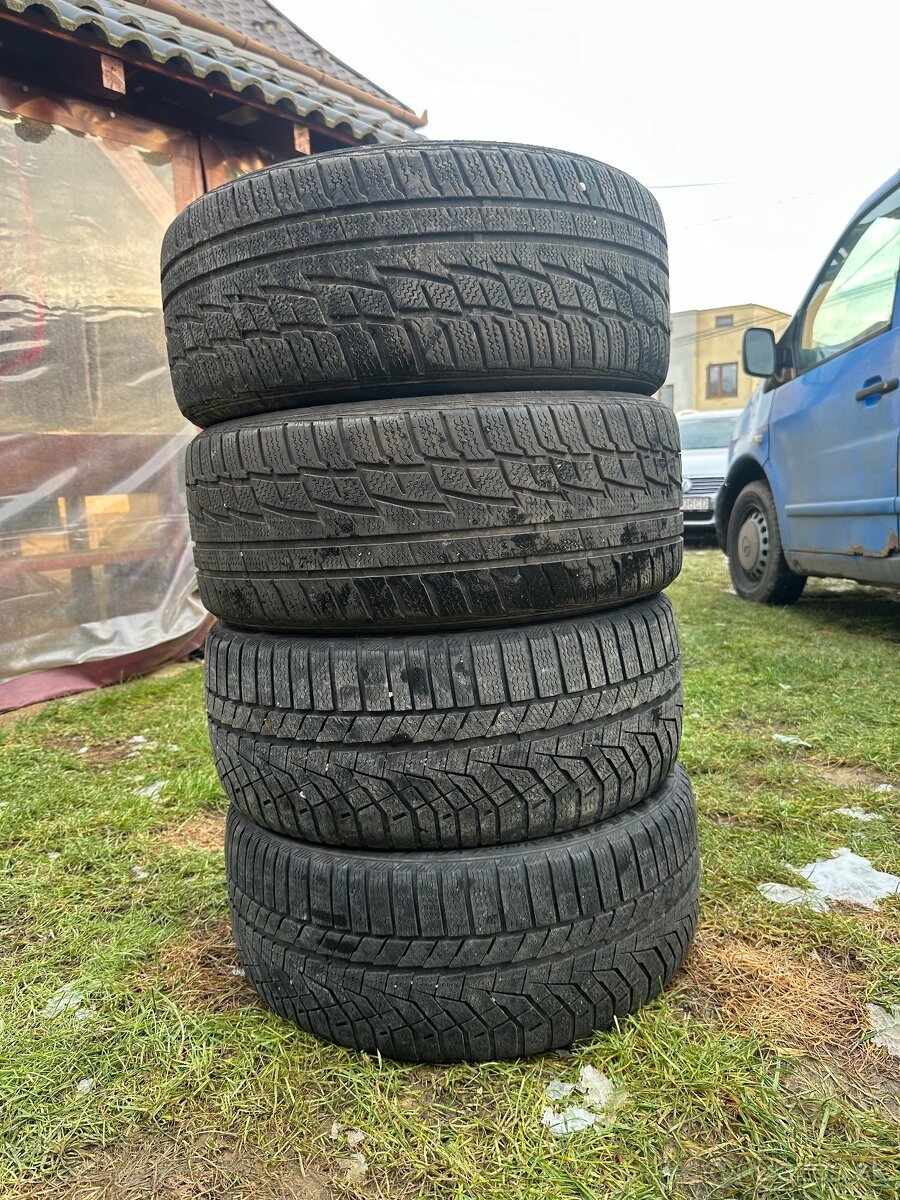 Predam 225/40 R18 zimne pneumatiky