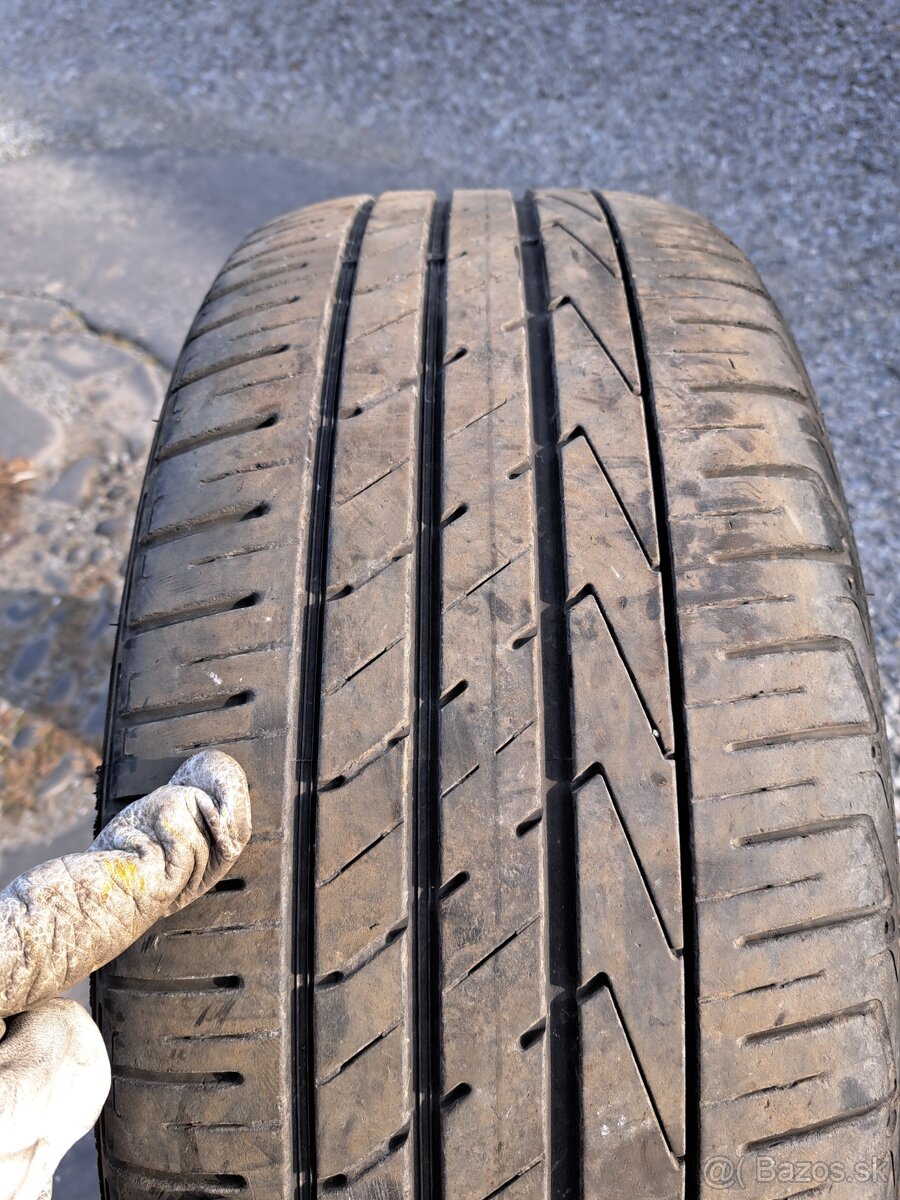 Hankook 235/50/R19 99V letné