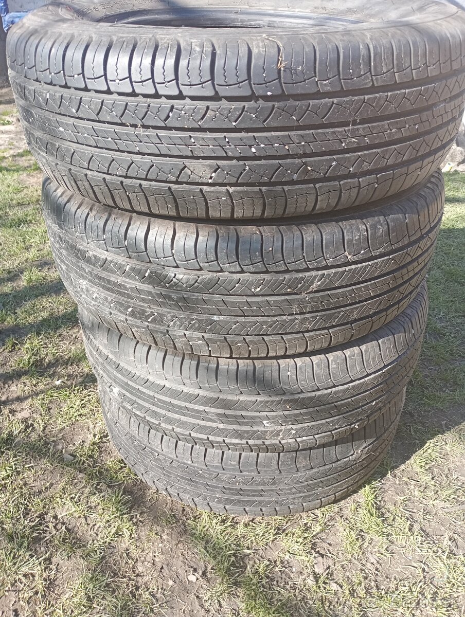 215/65 R16 98H