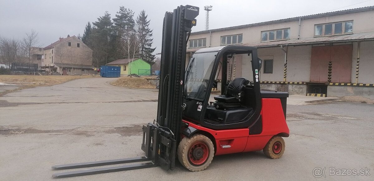 LINDE E40P-02 triplex, boční posuv AKU