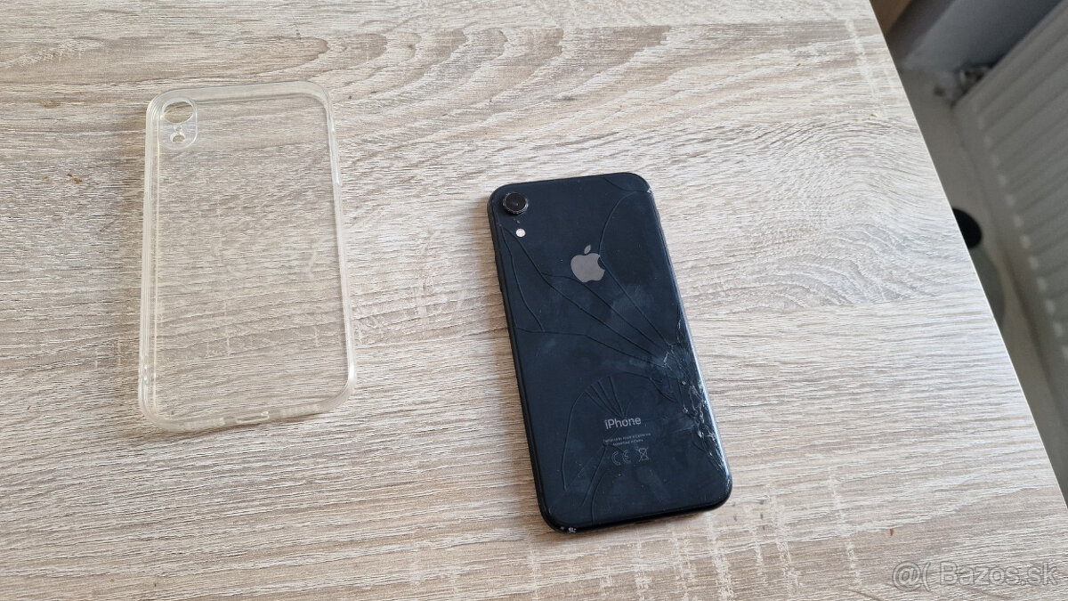 Apple iPhone XR puknutý zadok, nejde faceID