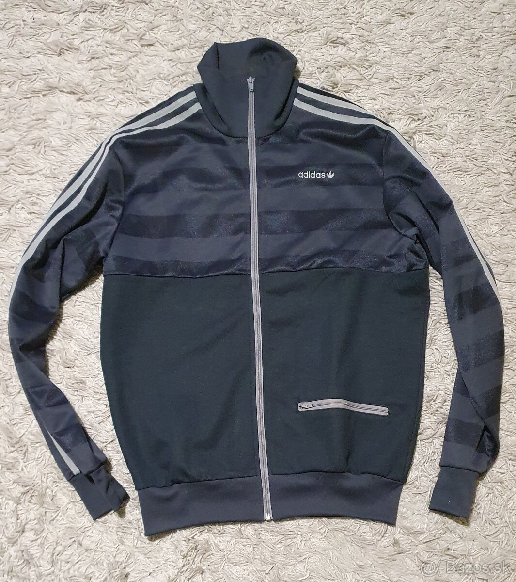 Adidas bunda v. M