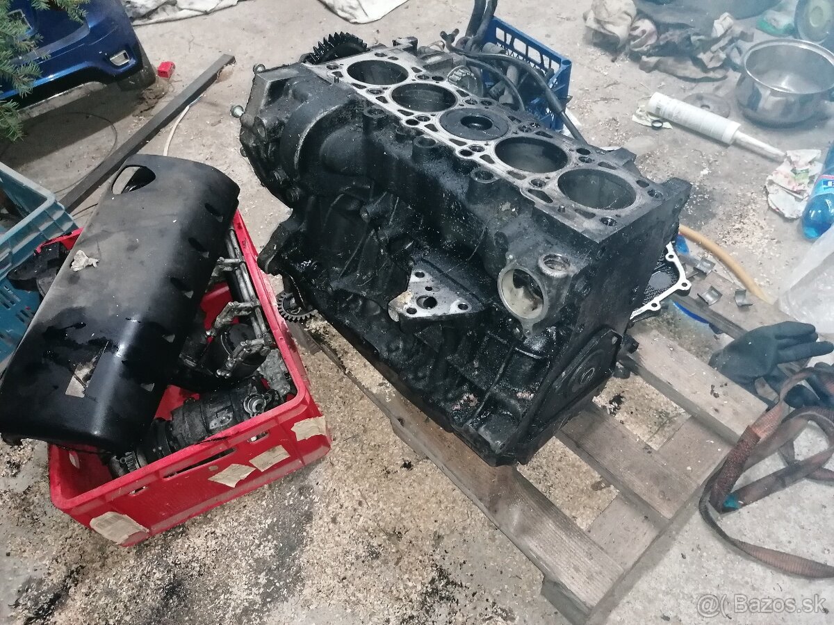 Motor vw t5 2.5 AXE