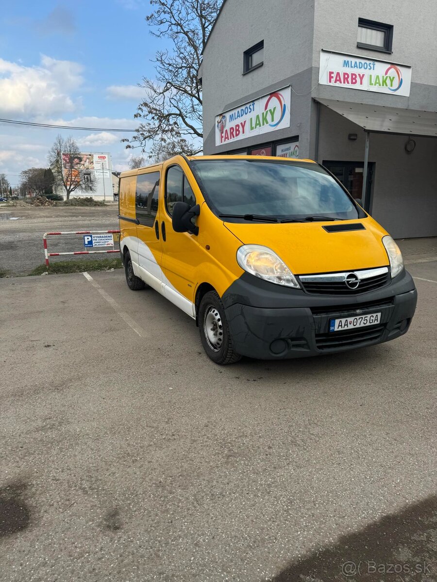 Opel Vivaro 2.5 CDTI