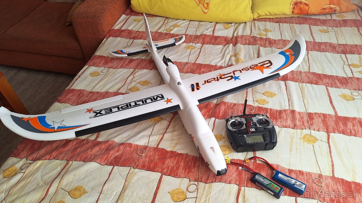 RC lietadlo EASYSTAR + RC vysielačku TACTIC TTX650