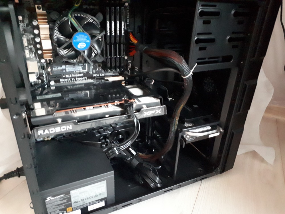 PC a periferie (Xeon / Radeon 6600 / 32 GB RAM)