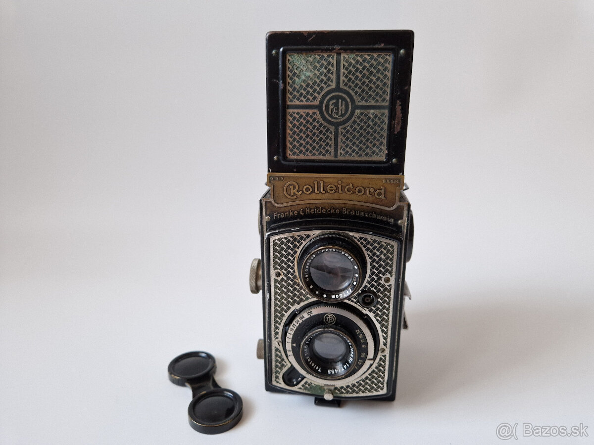 Starý německý fotoaparát Rolleicord I model 1 Art Deco