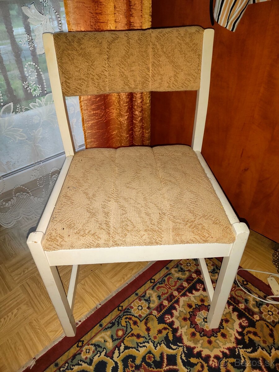 čalúnené drevené stoličky, neboli ani používané 20 EUR/ks