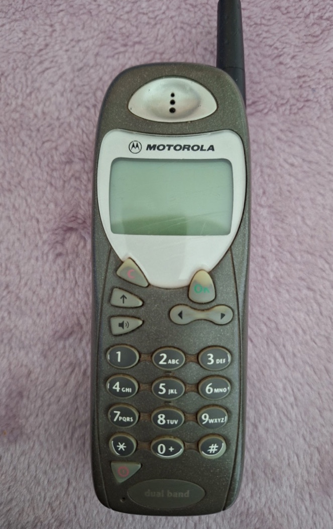 Predám mobil Motorola.