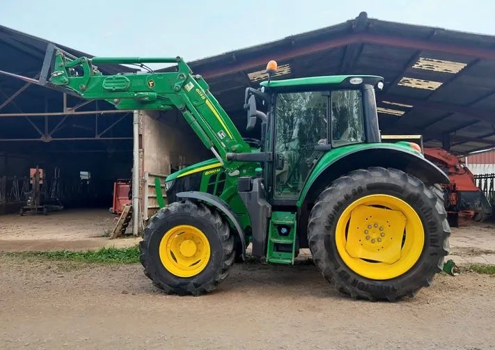 John Deere 6090M