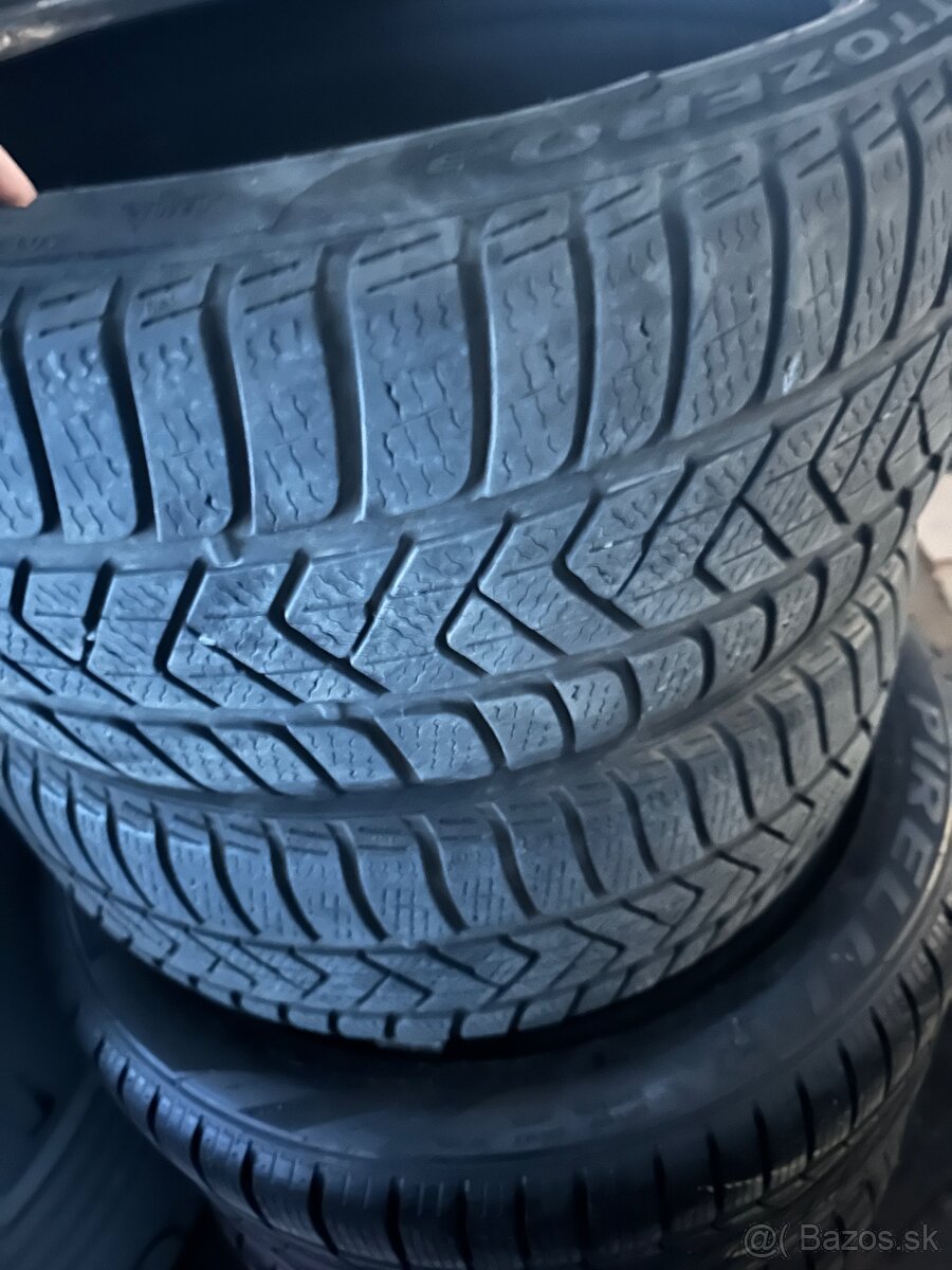 Pirelli 225/40 R18 zimne gumy 2ks