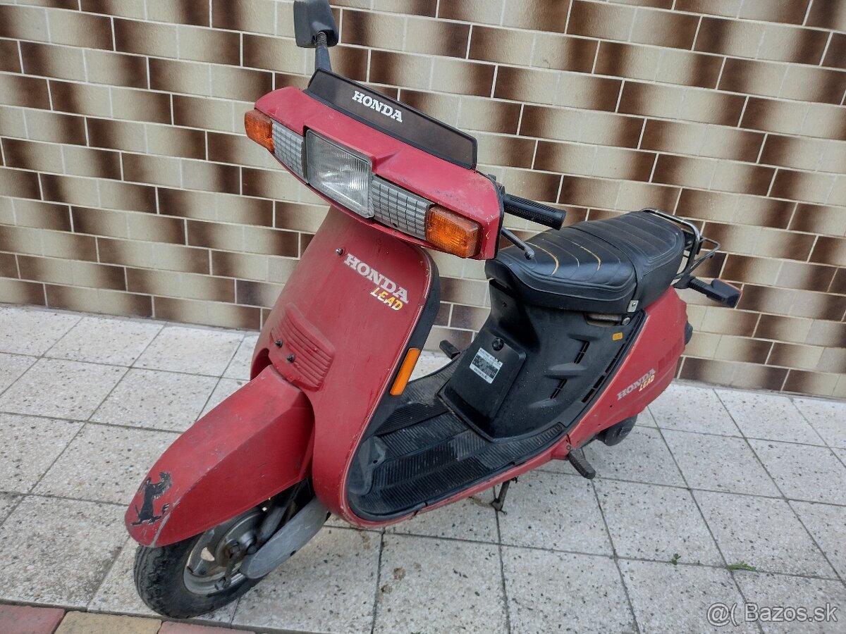 Honda Lead 50cm3 rok 1985   2x retro skúter