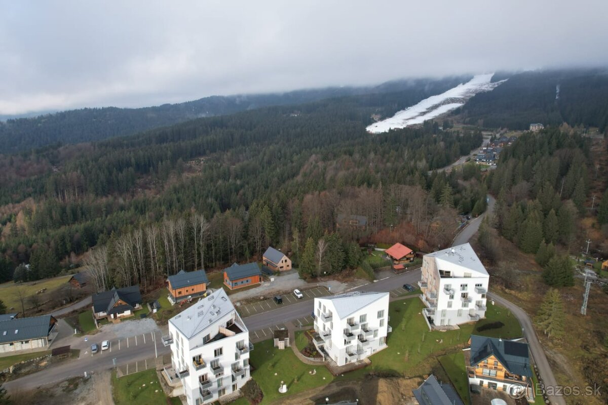 Zariadený a zabehnutý 3KK Apartmán na Kubínskej Holi + teras