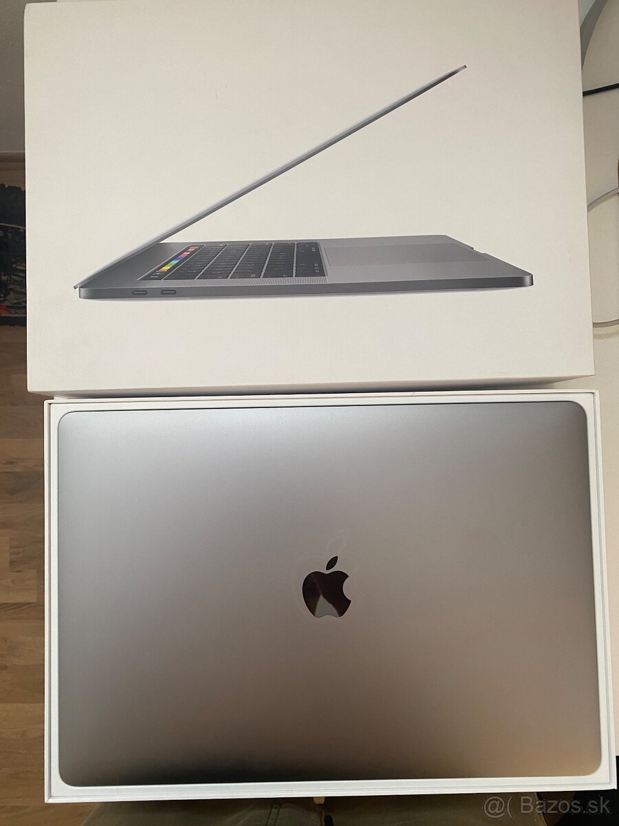 Macbook Pro 15" rocnik 2018 s touchbarom