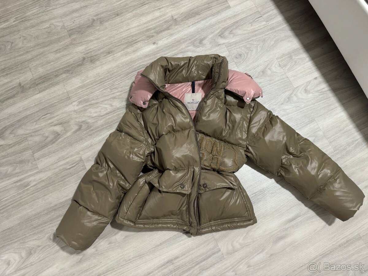 Moncler damska bunda s NFC chipom