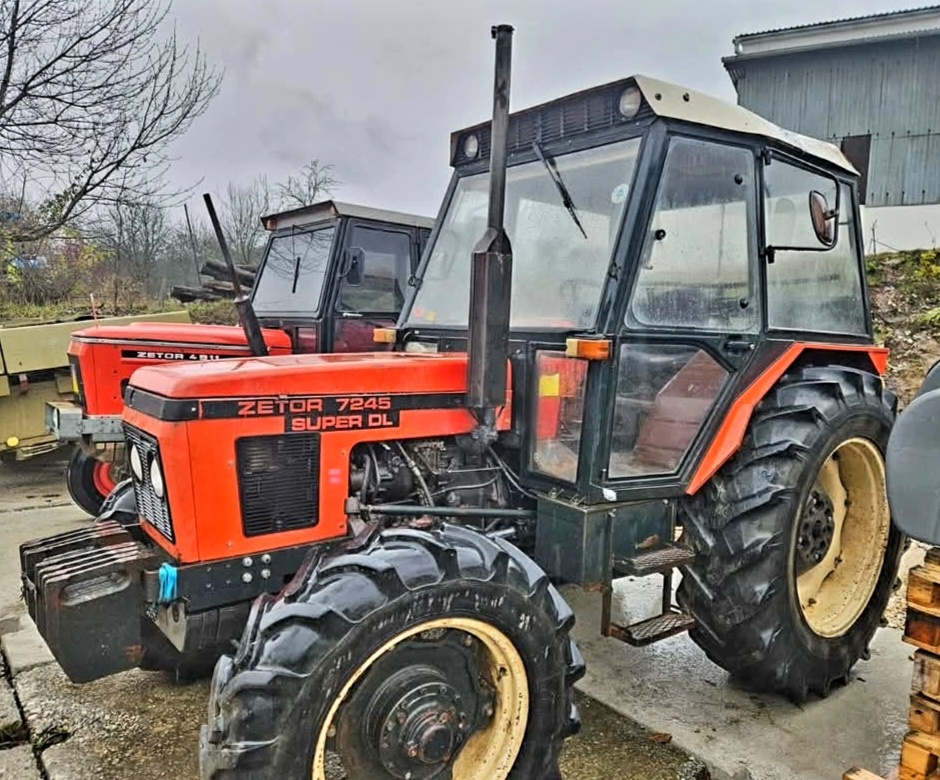 PREDAM TRAKTOR ZETOR 7245 ORIGINAL STAV DOVOZ SPANIELSKO