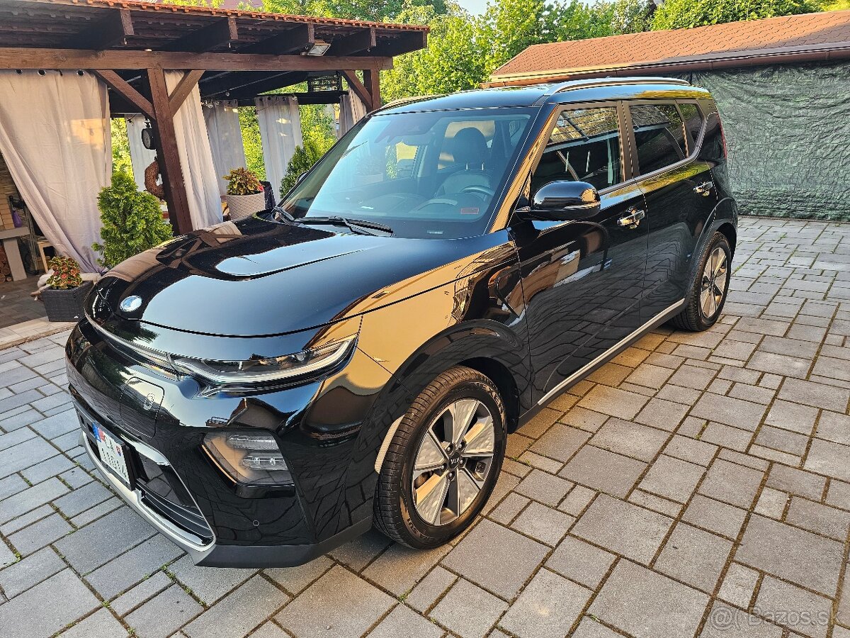 Kia E-Soul EV 64kWh Platinum v Záruke, HUD, TČ, LED, ACC