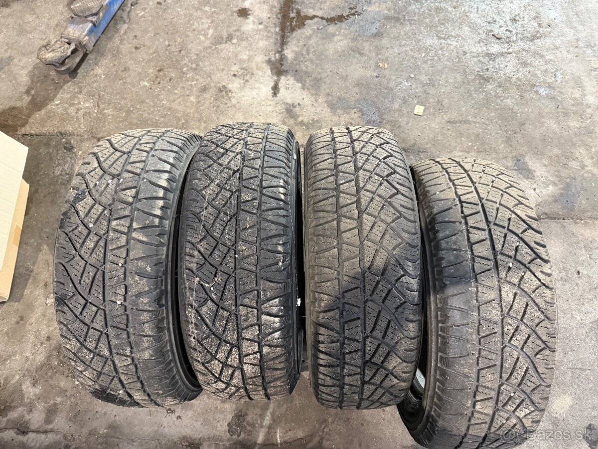 215/60R17