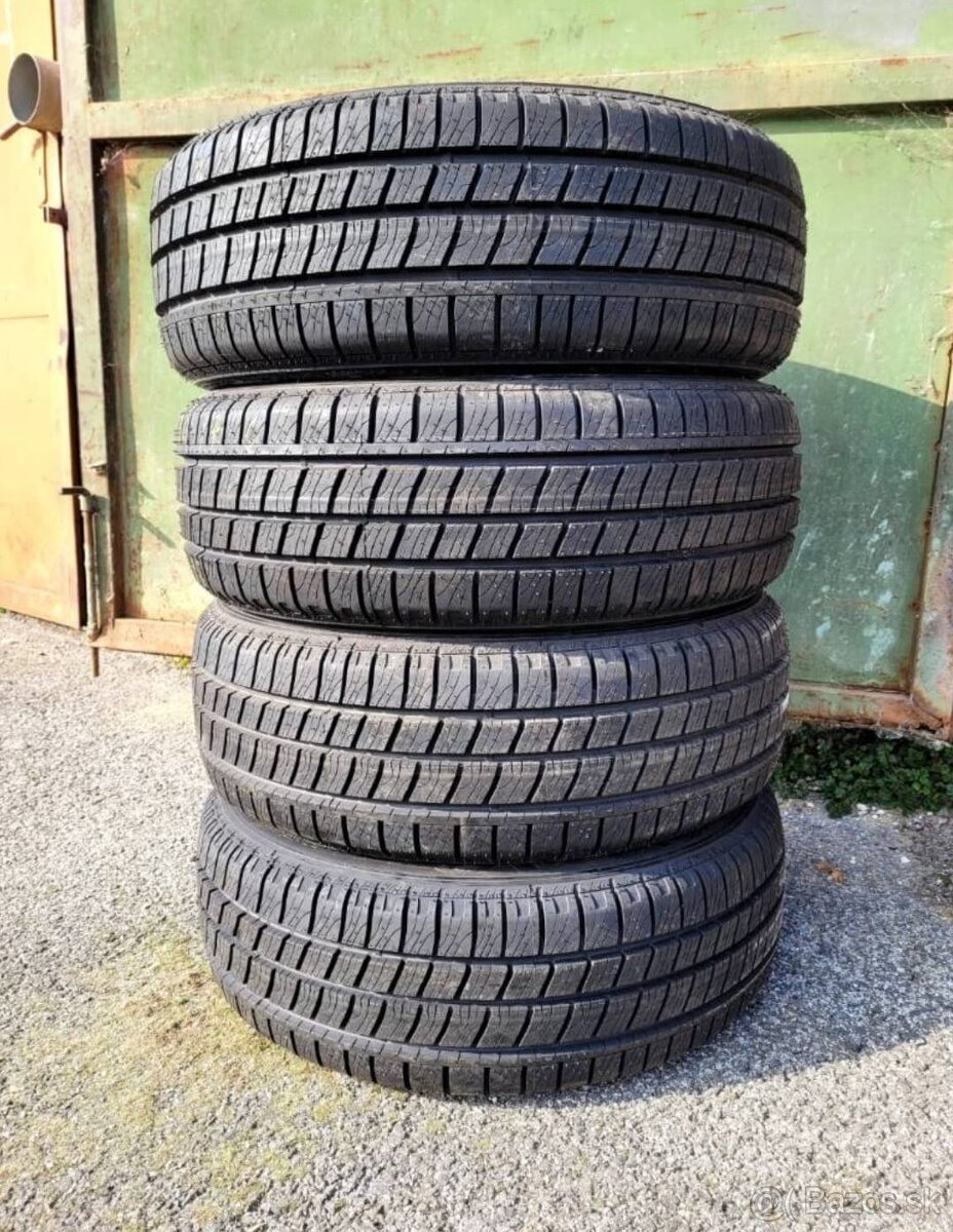 215/60 R17  C Goodyear  CELOROČNÉ