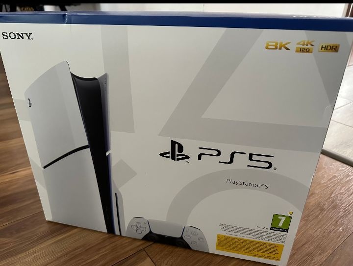 Playstation 5 slim z mechaniku.