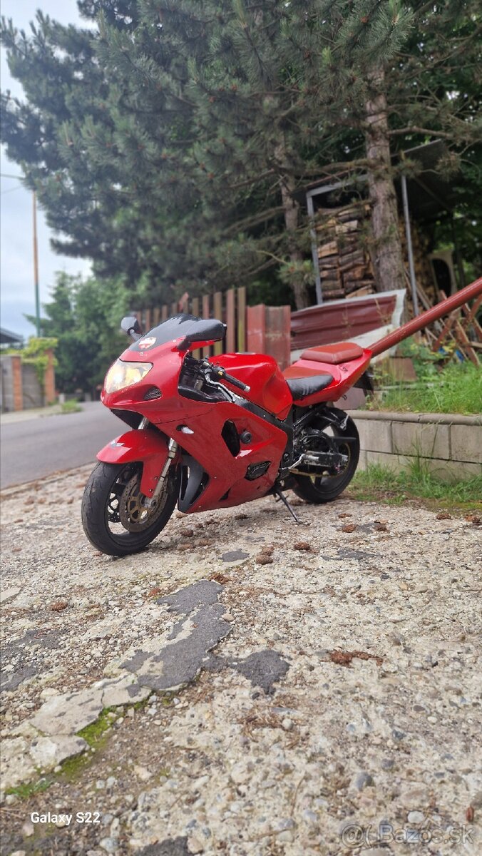 Suzuki GSX 750 R