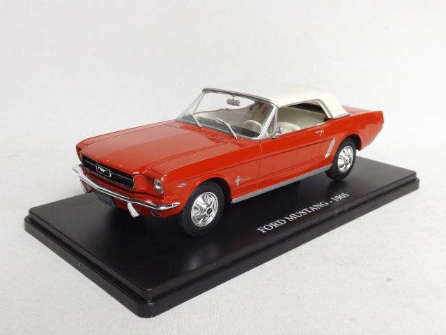 Ford Mustang Convertible 1:24