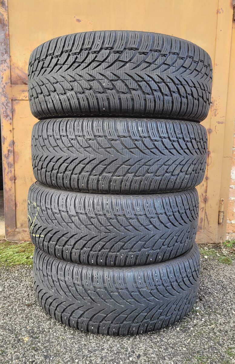 235/55 R18 Nokian