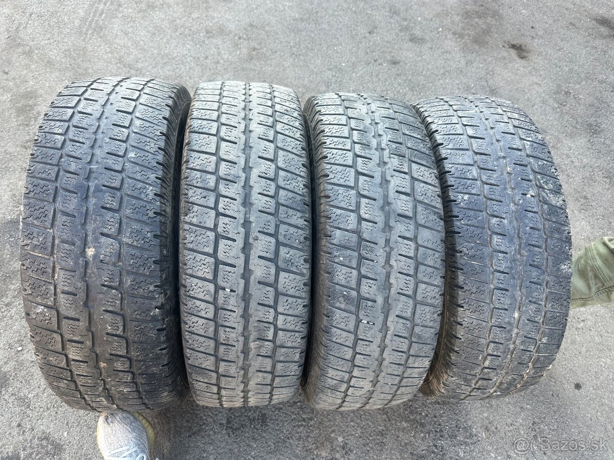 215/70r15c