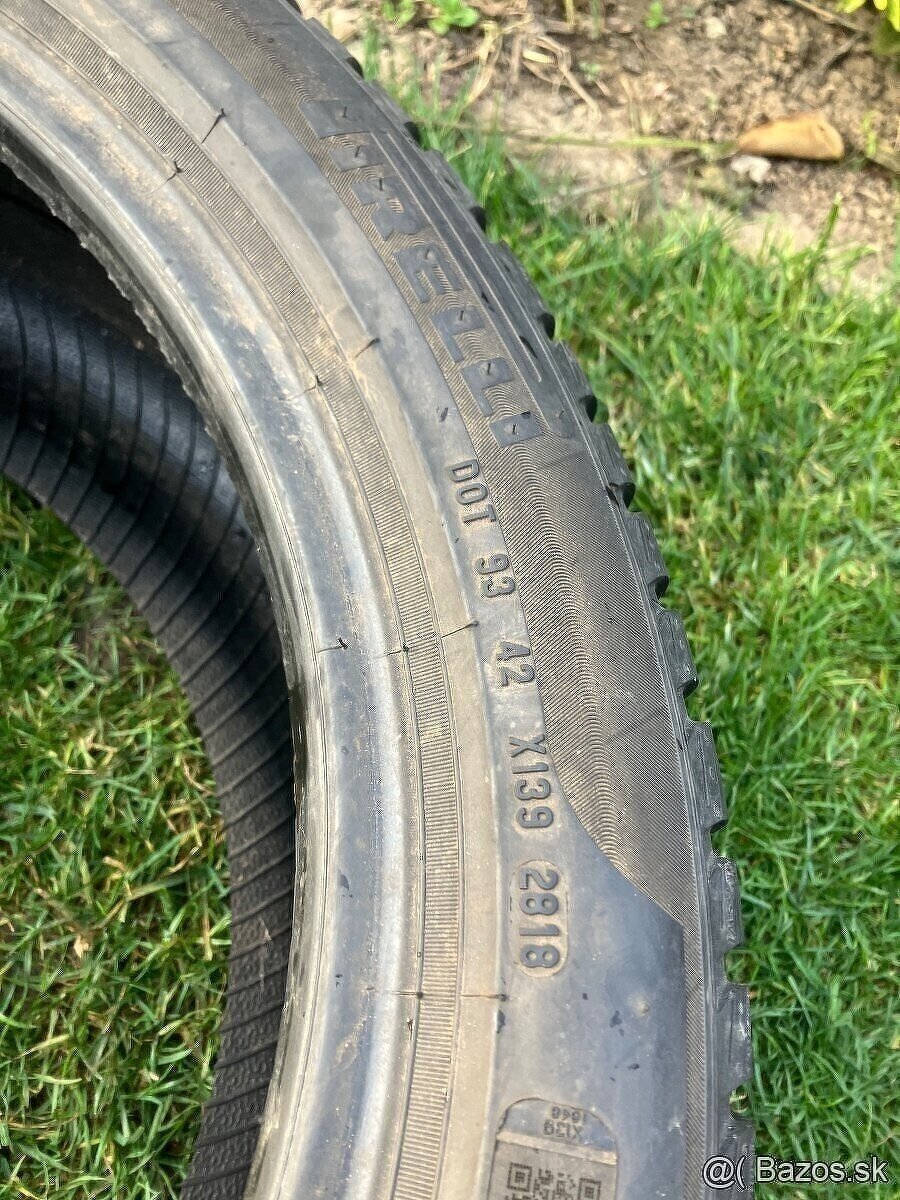 ))( Pirelli Sottozero 3 RSC 255/40 R18