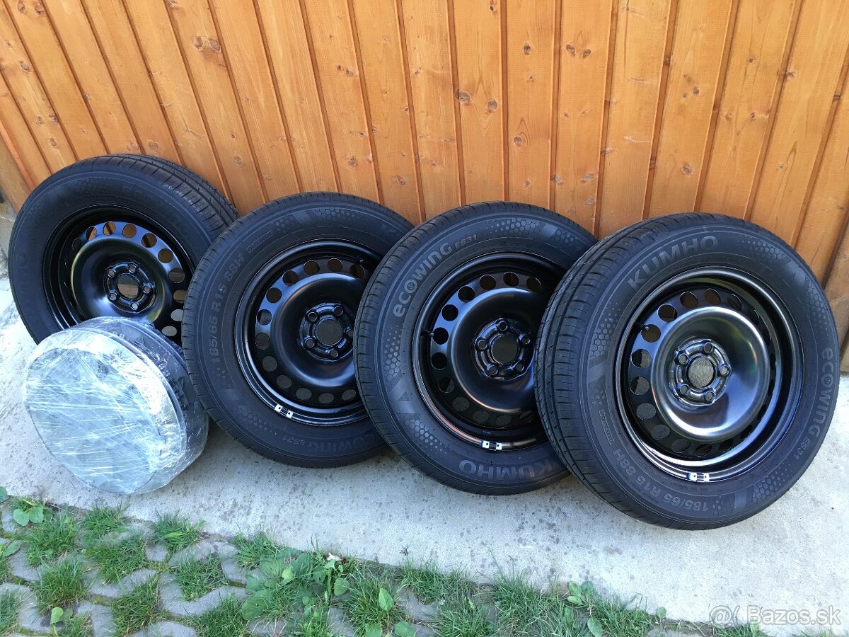 Kumho ecowing ES31 + plechové disky + puklice