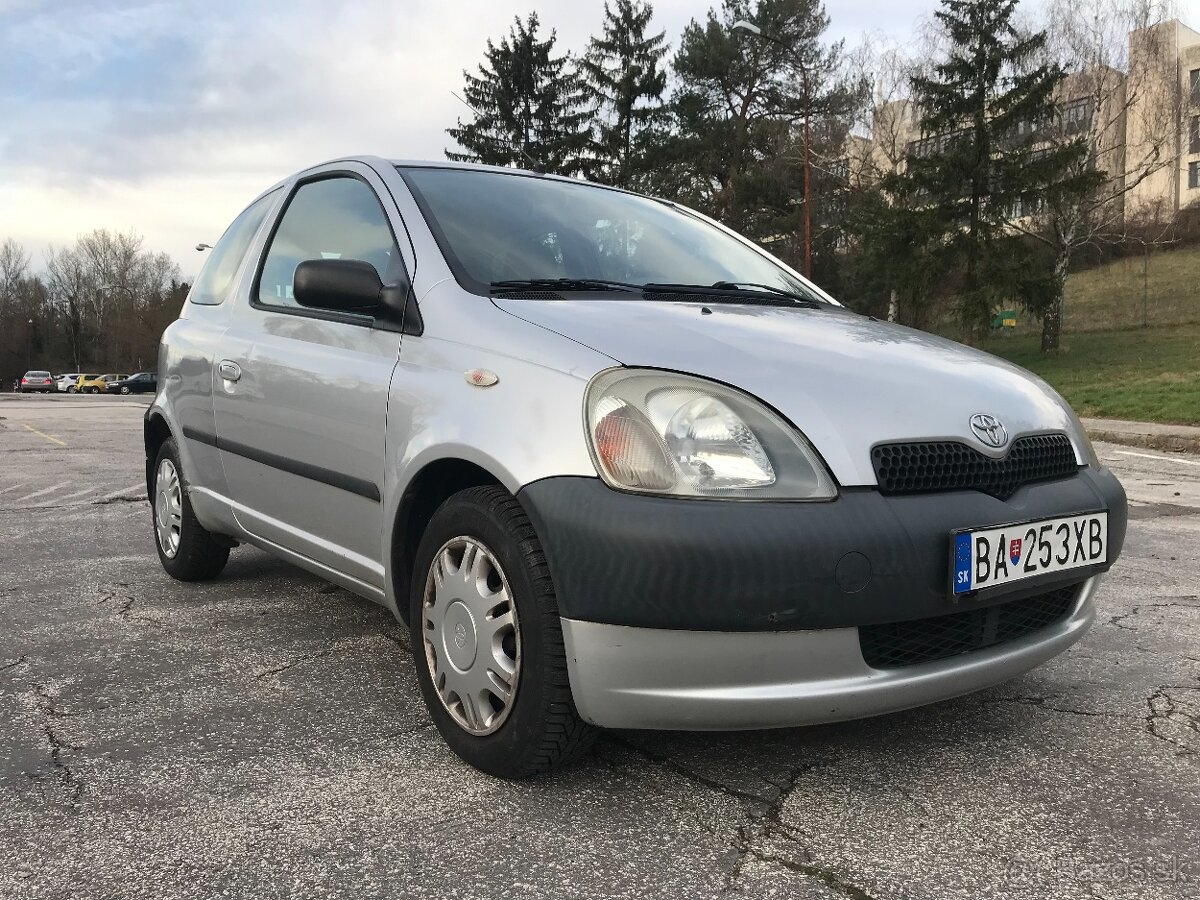 Yaris 2002