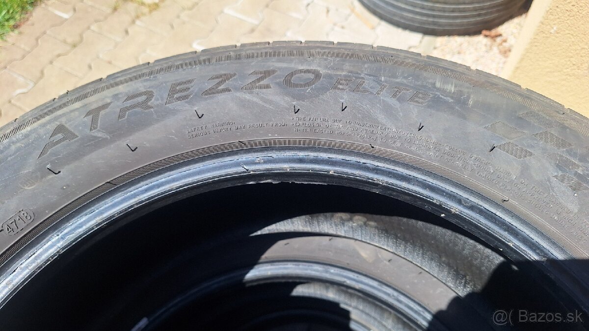 225/60R18 104W