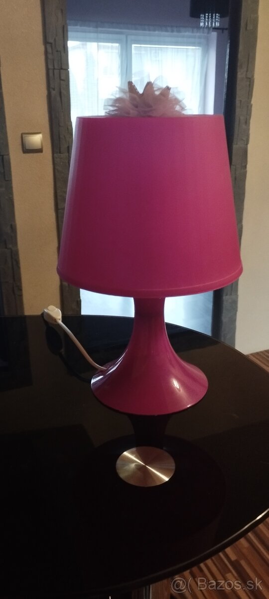 Ružová IKEA lampa pre dievčatka