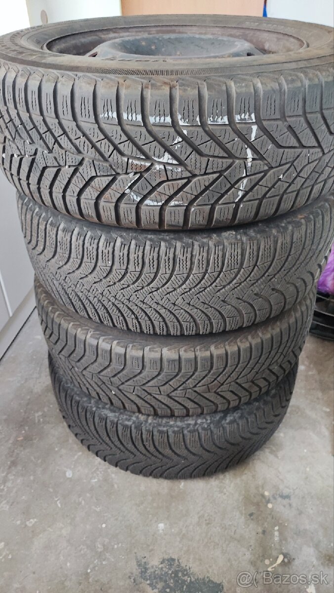 Zimné pneumatiky 215/60/R16