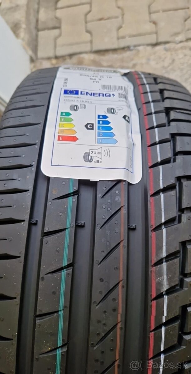 Pneu 235/45R18