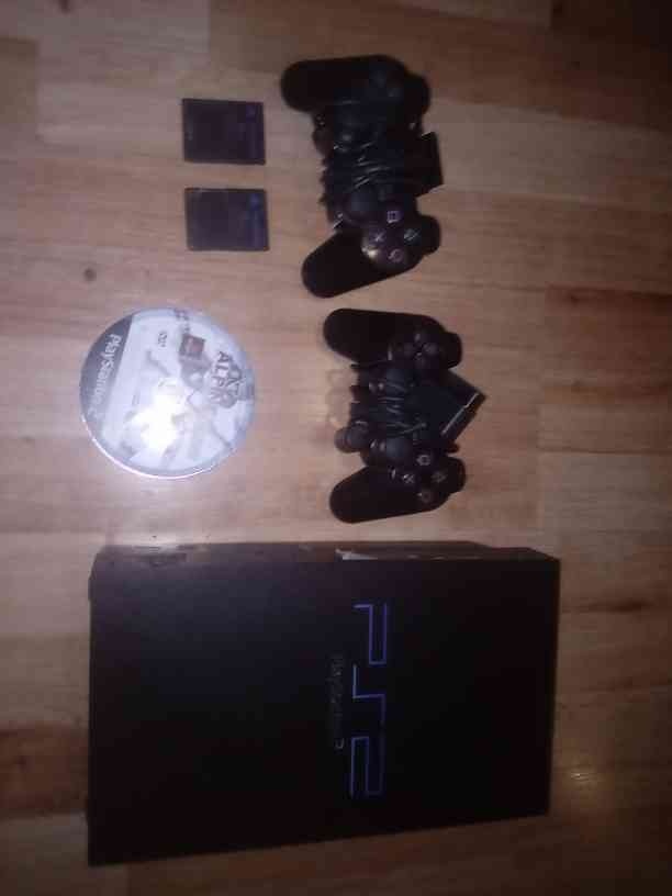 Predám PlayStation 2 + 2 ovládače + 2 pamäťové karty (bez ká