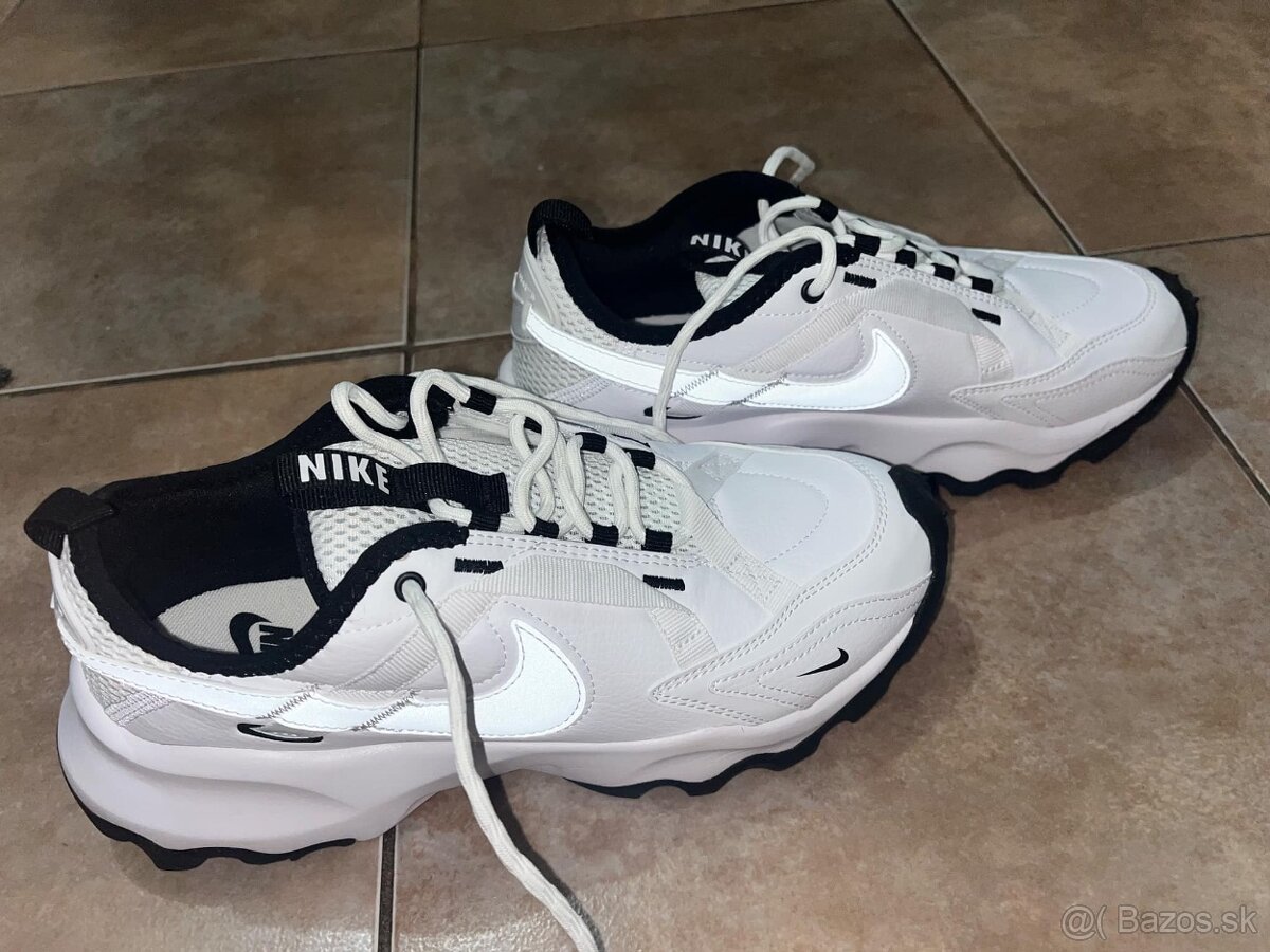 Nike TC 7900