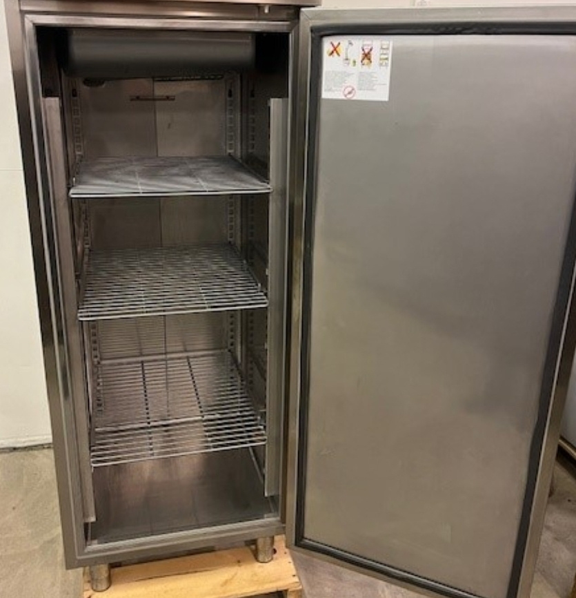 Mrazak Electrolux profesional 700L