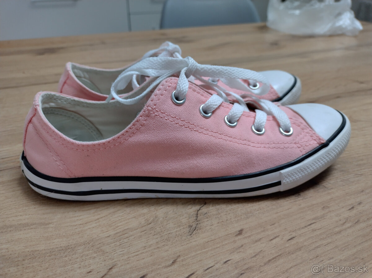 Znackove damske tenisky converse