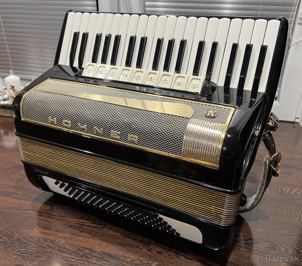 Akordeón Hohner Lucia IV P - 96 basový