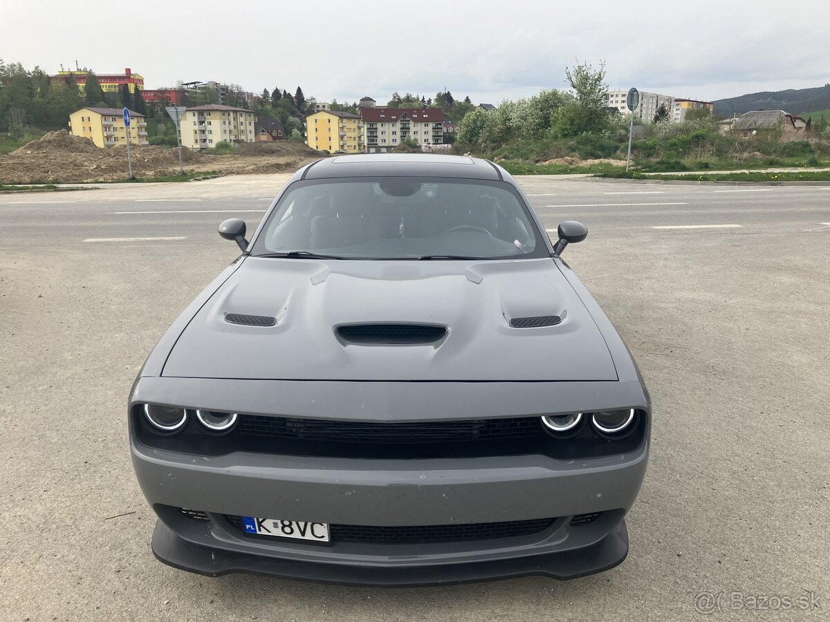 Dodge Challenger 5,7 HEMI— 276 kW—rok 2017–manuál