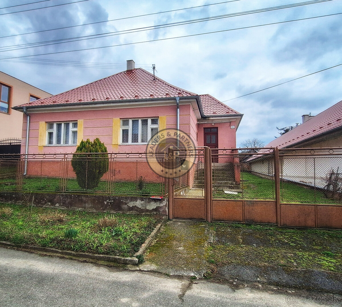 ZNÍŽENÁ CENA: Starší veľkometrážny 3 izbový dom, Svrbice