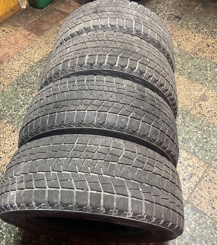 Predam zimne pneumatiky 235/60 r16 BRIDGESTONE